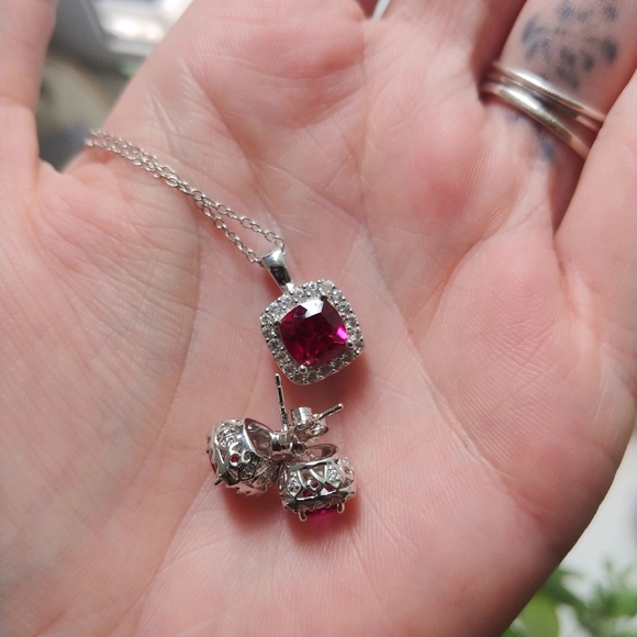 Garnet necklace & earring set - Picture 3 of 4